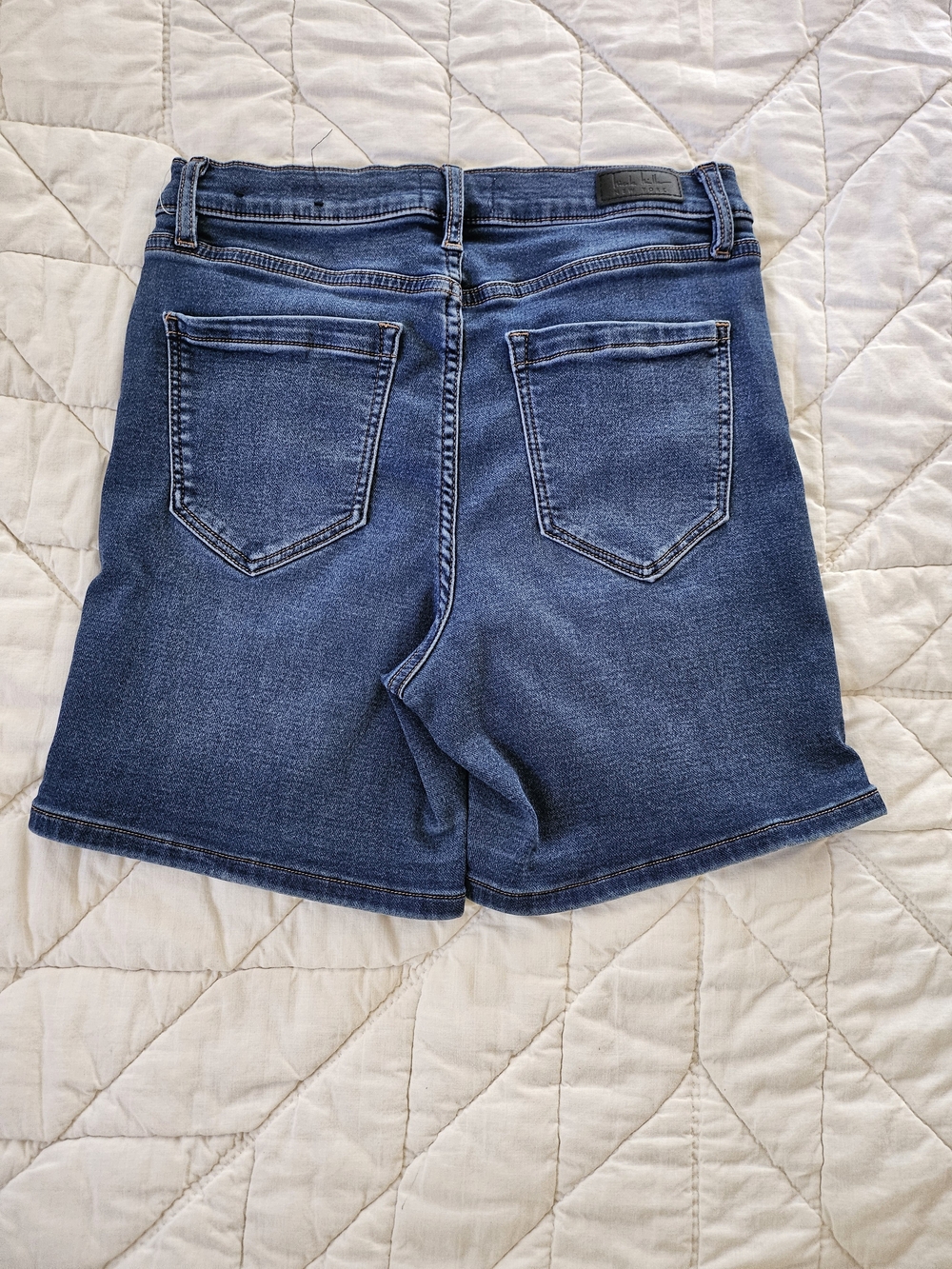 Nicole Miller -Soho High Rise Shorts-  Size 8 - Picture 2 of 7